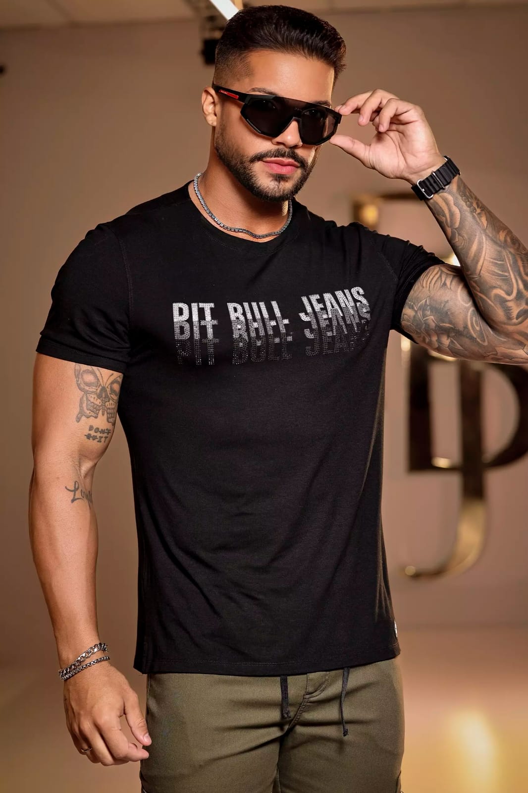 CAMISETA GOLA O LOGOMANIA PIT BULL JEANS COM APLICAÇÕES EM BRILHO Ref: 85815