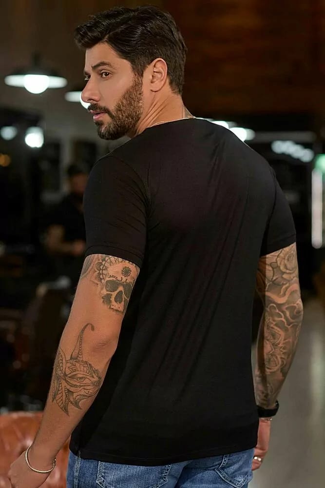 CAMISETA MASCULINA ESTAMPADA GOLA V AUTÊNTICA E MODERNA Ref: 83290