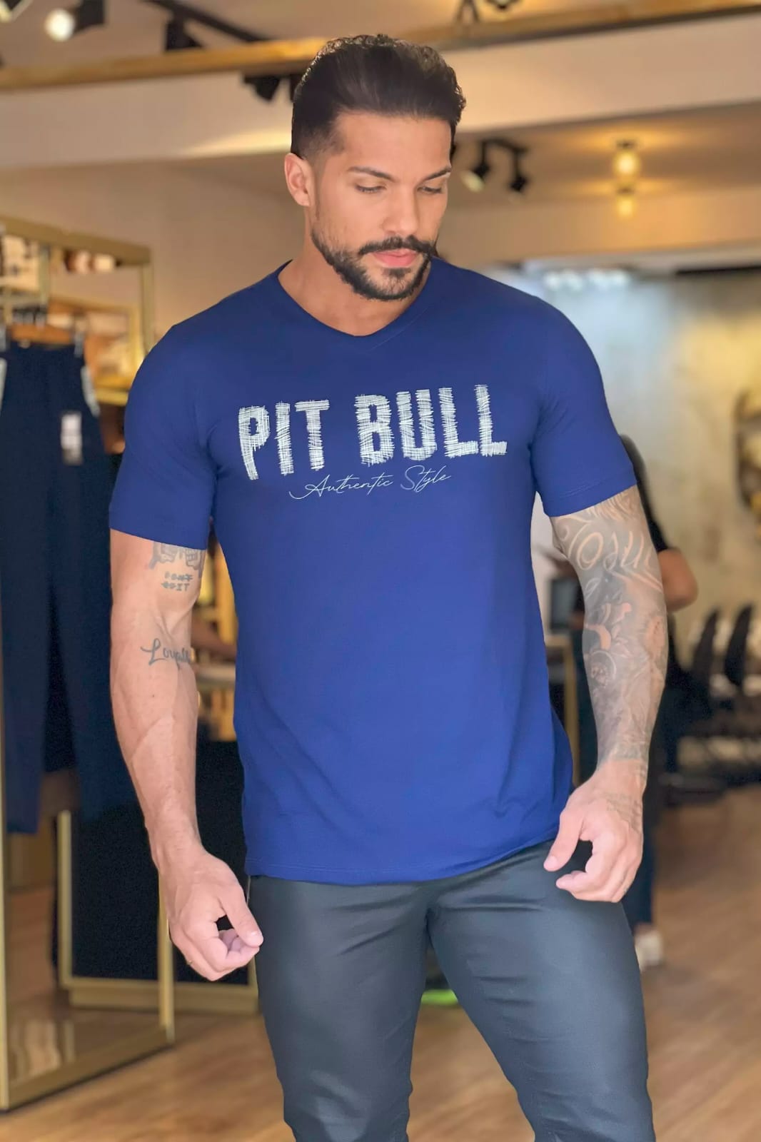 CAMISETA GOLA V PIT BLL JEANS MODELAGEM SLIM COM ESTAMPA PERSONALIZADA Ref: 86313