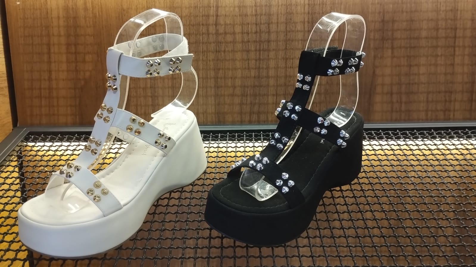 SANDALIA  ANABELA DE METAIS PIMENTA ORIGINAL REF 2403