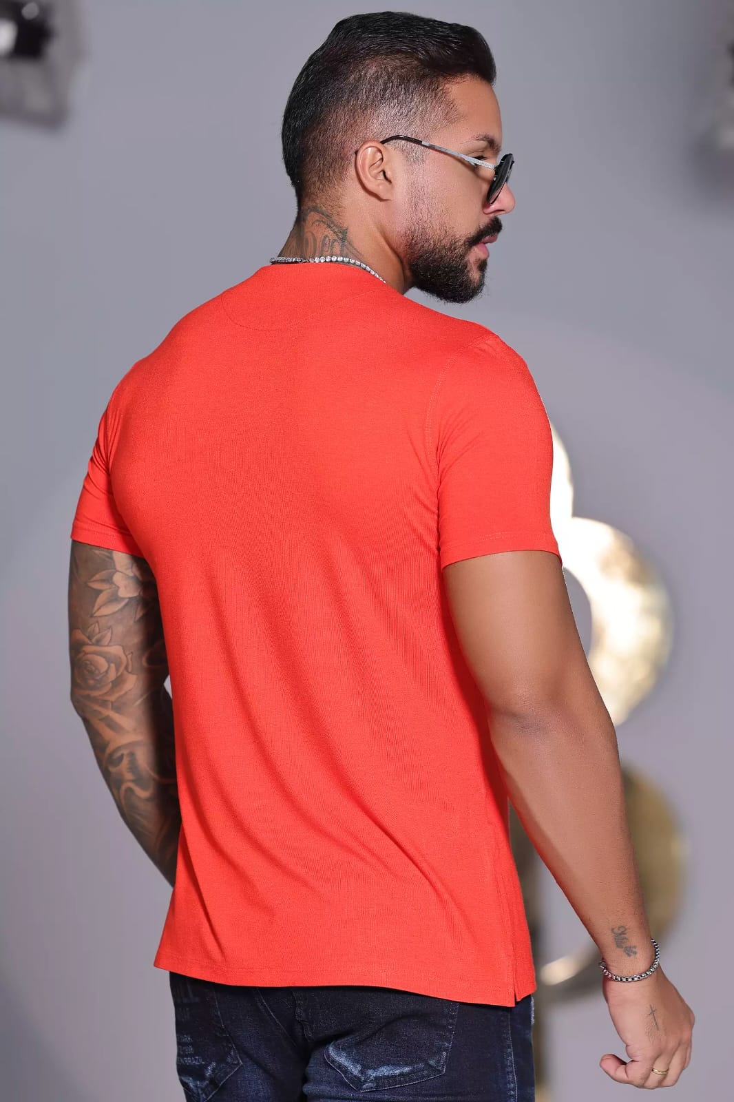 CAMISETA MASCULINA LARANJA GOLA V LOGOMANIA PIT BULL JEANS Ref: 85509