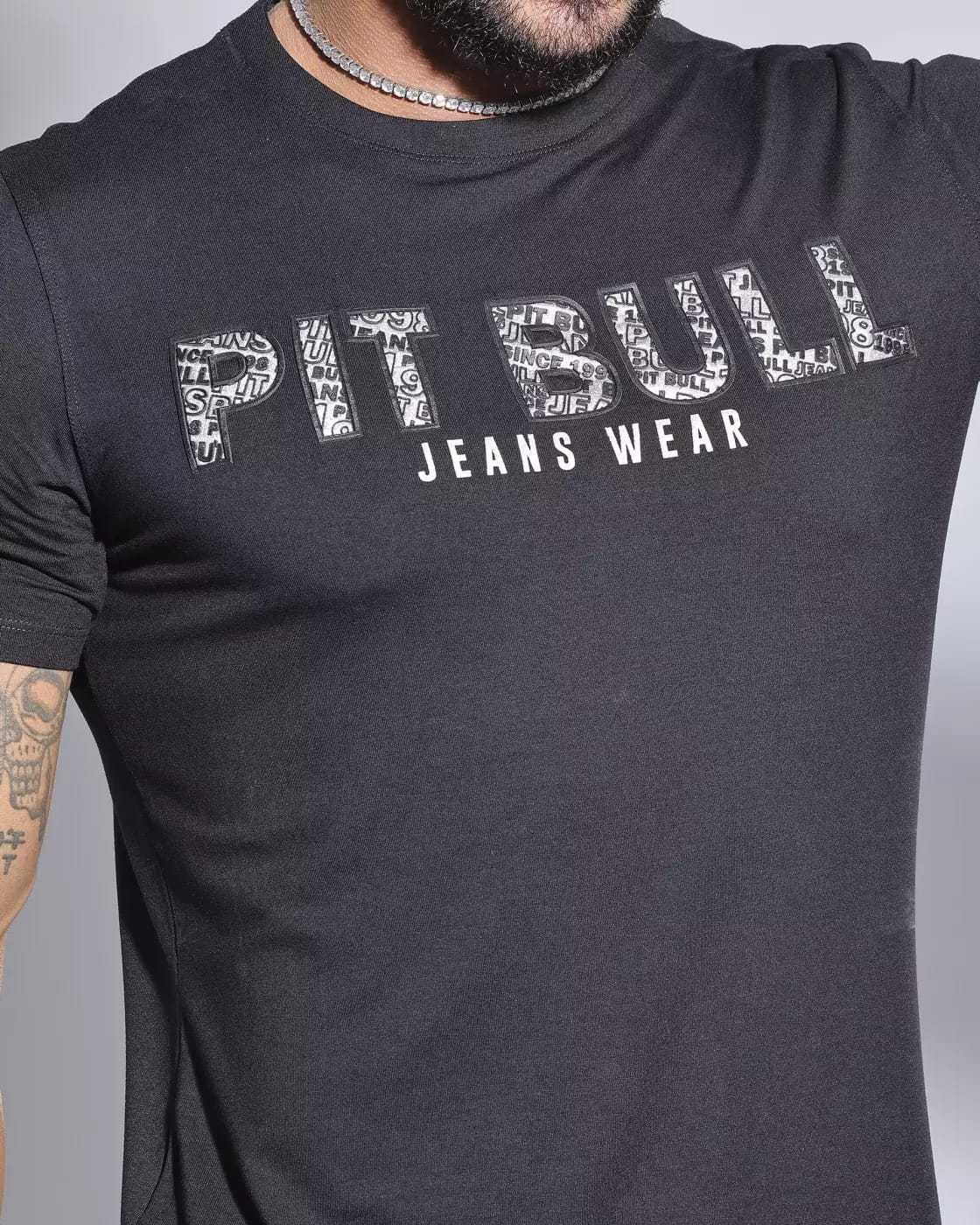 CAMISETA GOLA O LOGOMANIA PIT BULL JEANS COM VISUAL MODERNO Ref: 84619